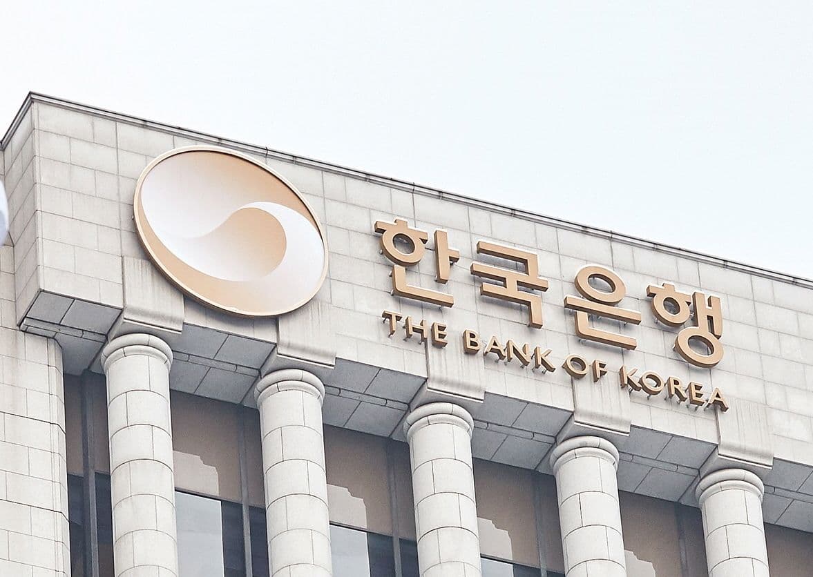 금리 동결은 이어지지만... 커지는 압박