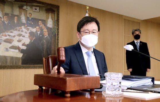 또 올라간 기준금리