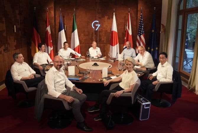 한자리에 모인 G7