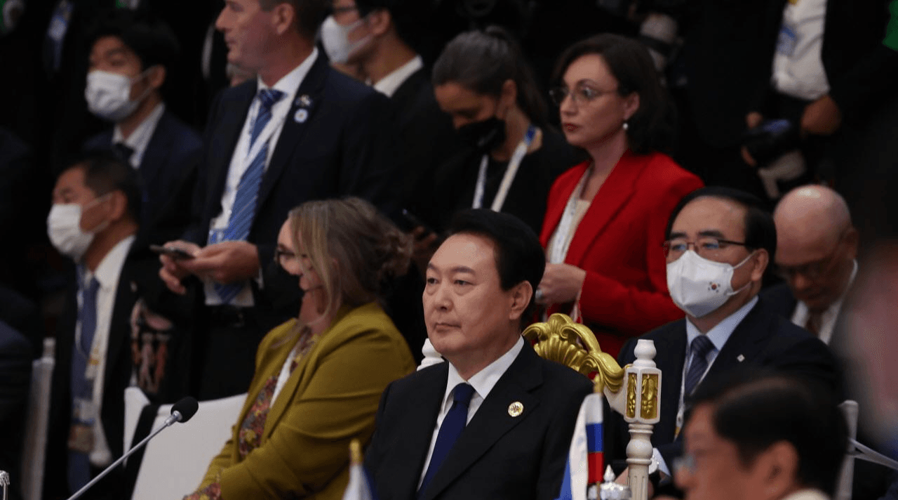 동남아로 향한 윤석열 대통령, 무슨 이야기 나눴을까?