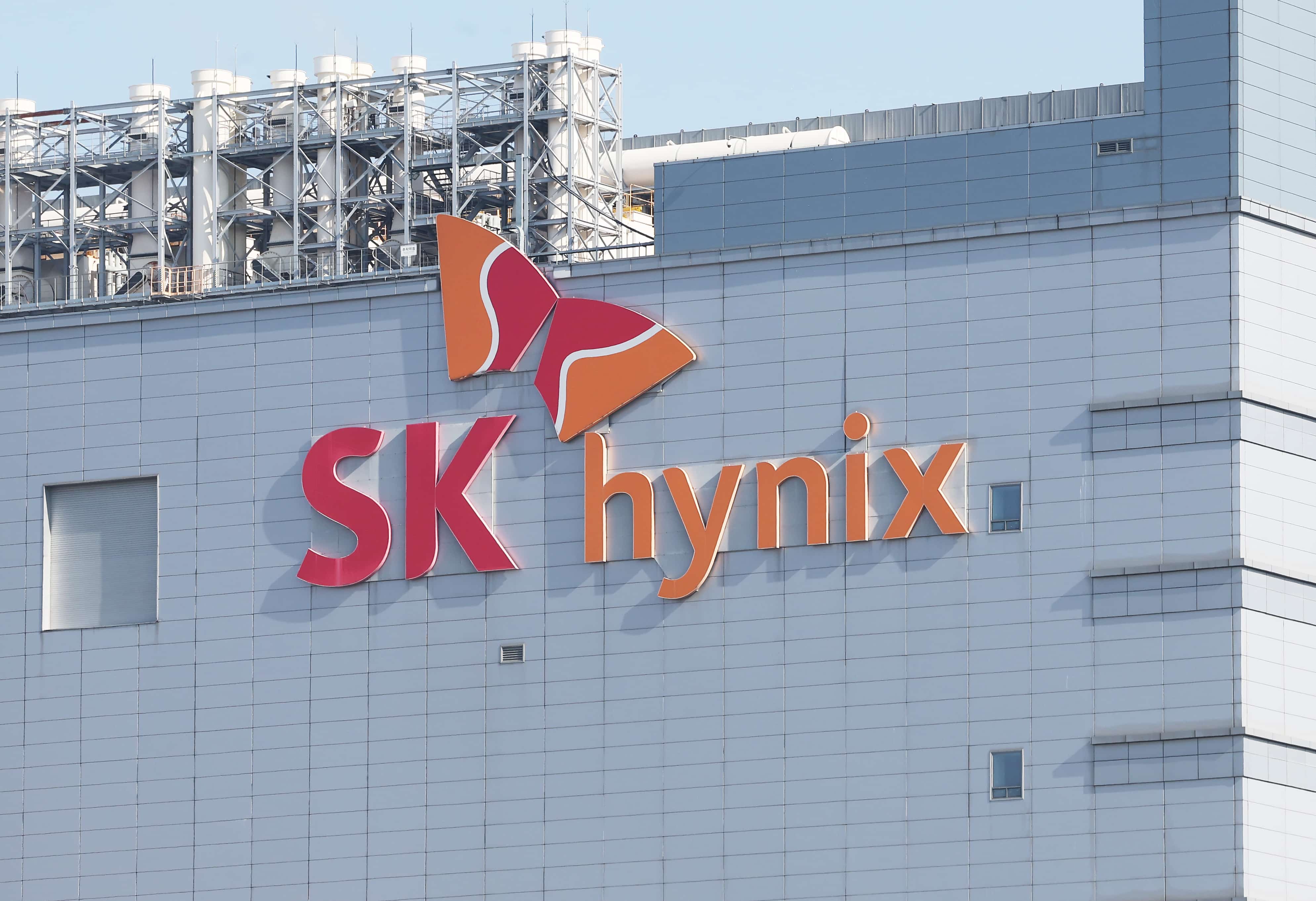 SK하이닉스, HBM으로 삼성전자 제치다 썸네일 이미지
