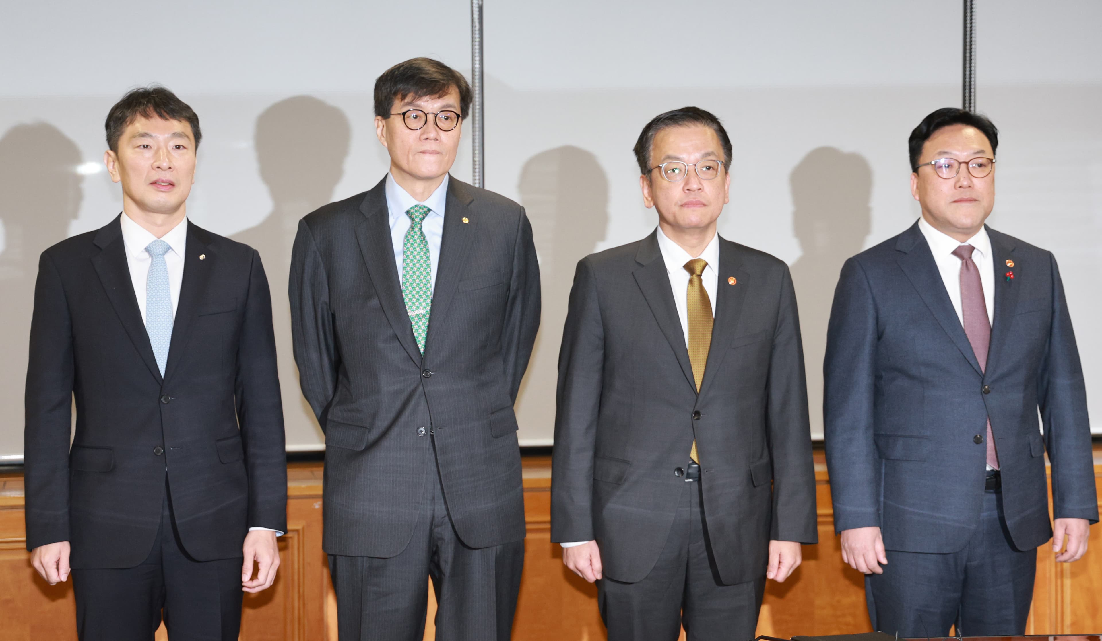 한국 경제를 책임지는 F4의 정체는? 썸네일 이미지