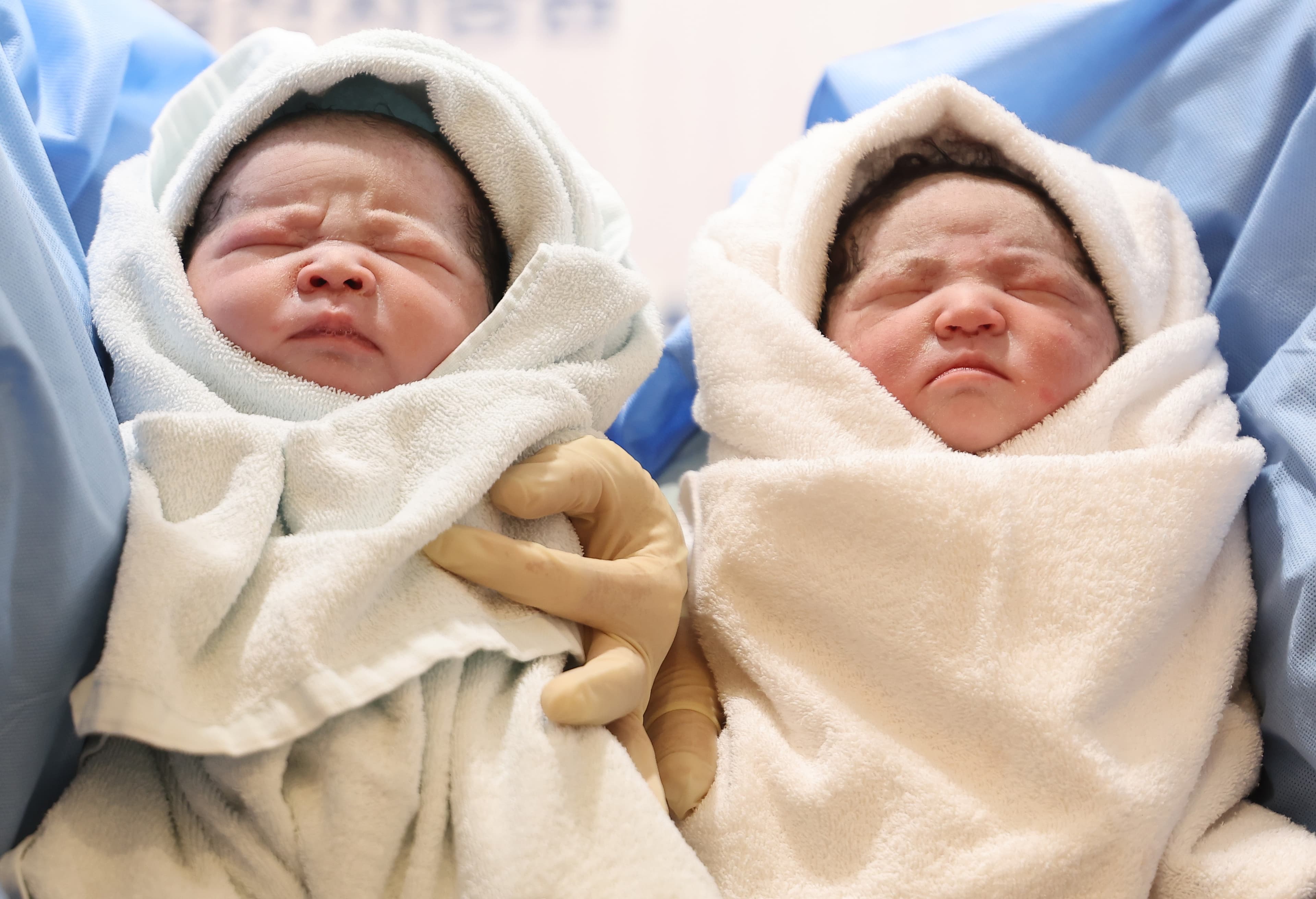 저출생 늪에 빠진 한국 경제 썸네일 이미지