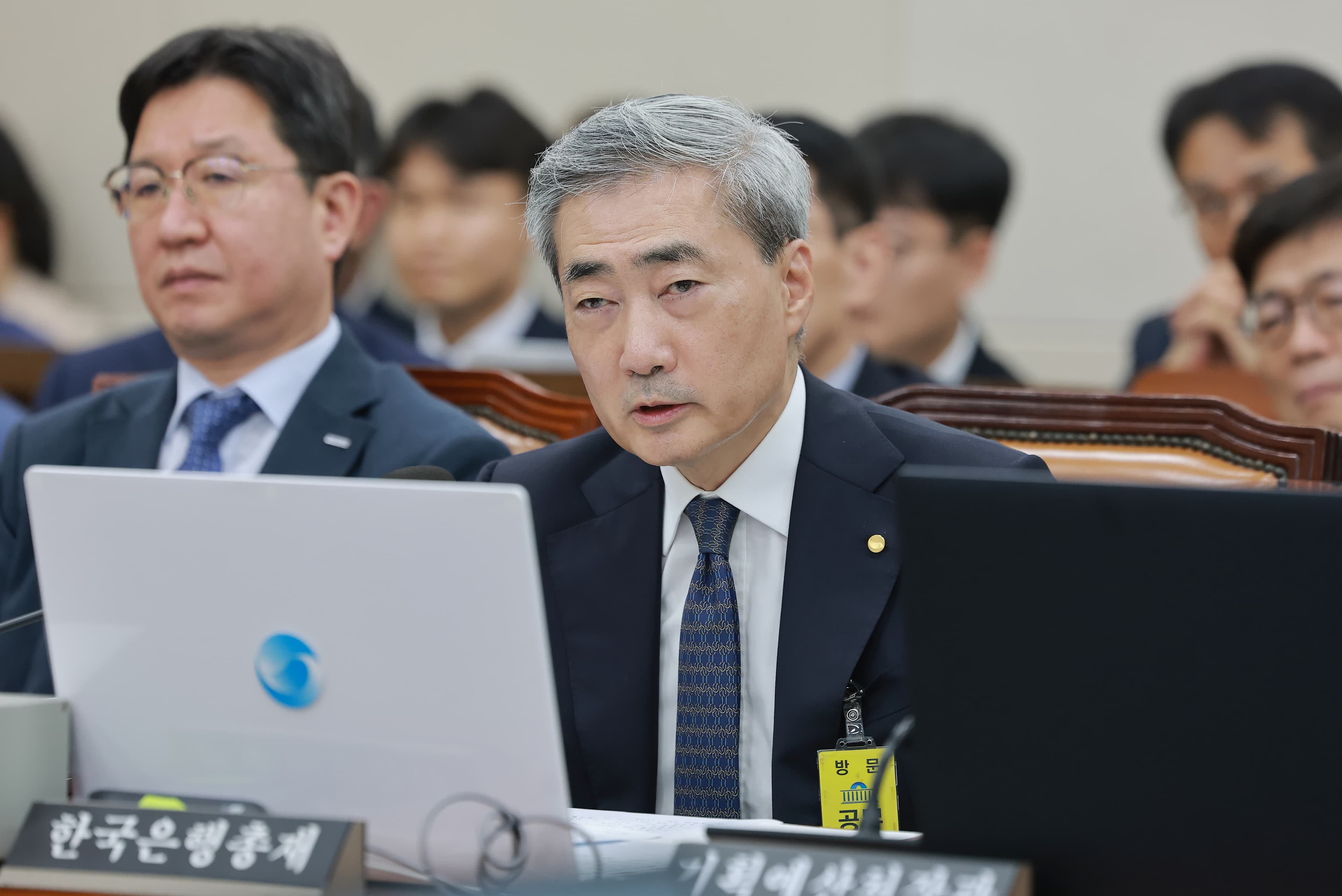월급 빼고 다 오른 물가, 금리 인상 카드 꺼낸 한은