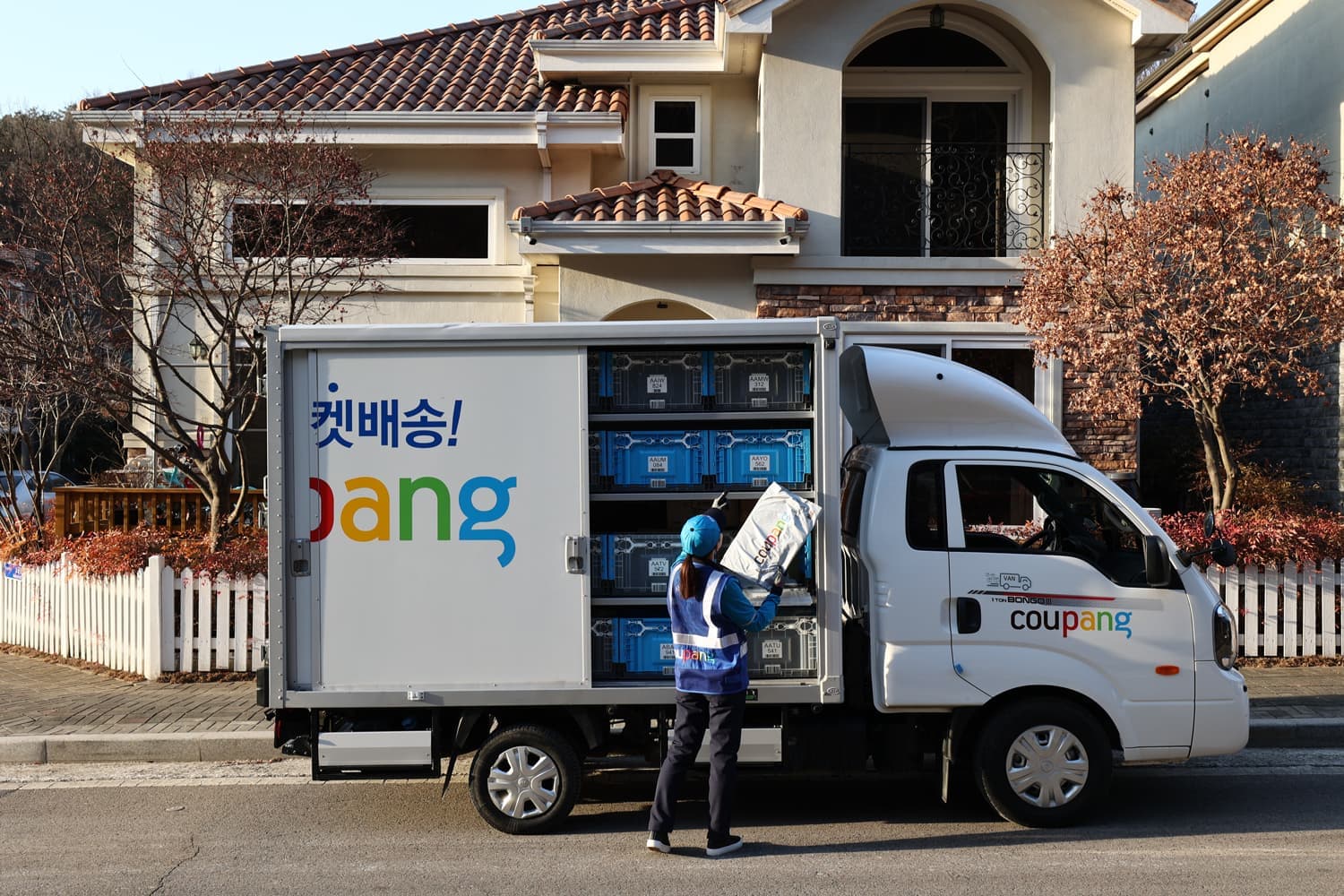 쿠팡·LG생활건강,4년 9개월 냉전 끝낸다