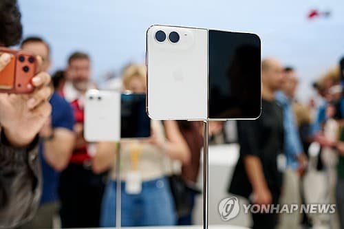 삼성·LGD, 아이폰18·폴더블 공급에 실적 개선