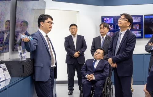 과기정통부, 국산 온디바이스 AI 반도체 현장 점검