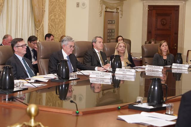 금리가 오르면 왜 물가가 낮아질까